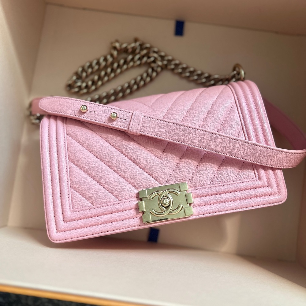 CHANEL CHEVRON OLD MEDIUM BOY IN SAKURA PINK